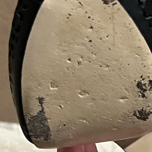 Badgley Mischka Leather Lasercut Accents Black Pumps Size 8.5 M - Picture 8 of 16